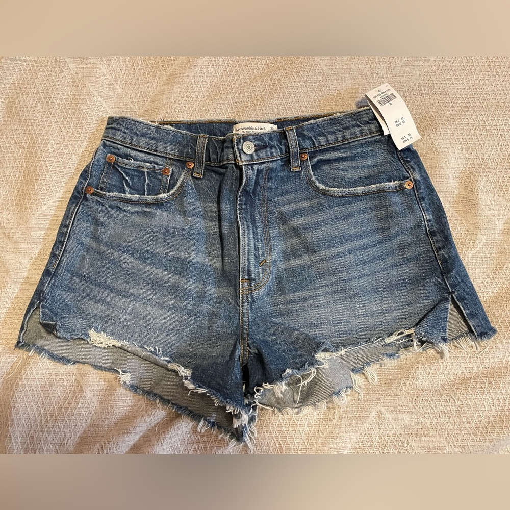 NWT High Rise Mom Short